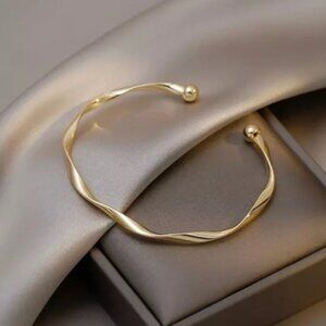 “Anya” Minimalist Twist Open Adjustable Gold Neutral Fashion Simple Bracelet